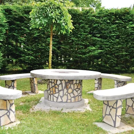 Six-bedroom Holiday In 度假居 *