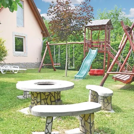 Six-bedroom Holiday In 度假居 *