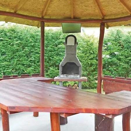 度假居 Six-bedroom Holiday In *