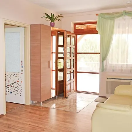 Six-bedroom Holiday In Balatonszárszó