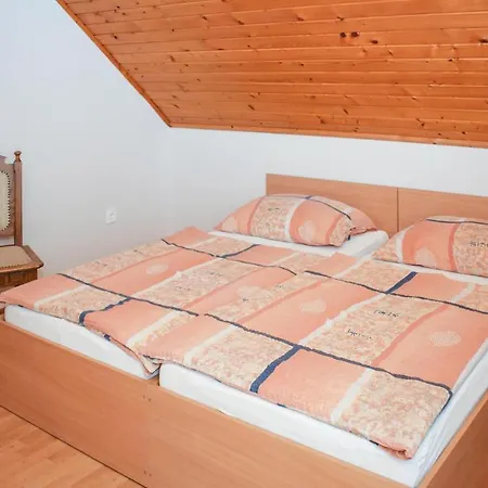 Six-bedroom Holiday In Balatonszárszó