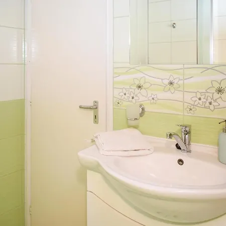 Six-bedroom Holiday In Balatonszárszó