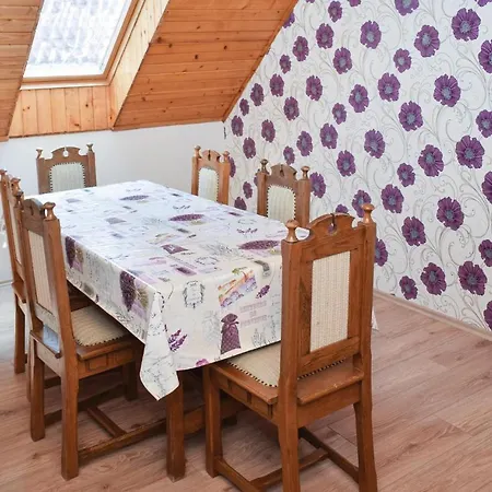 度假居 Six-bedroom Holiday In *