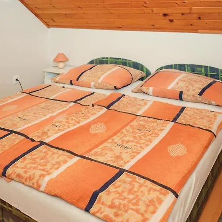 Six-bedroom Holiday In Balatonszárszó