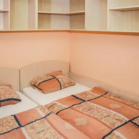 度假居 Six-bedroom Holiday In *