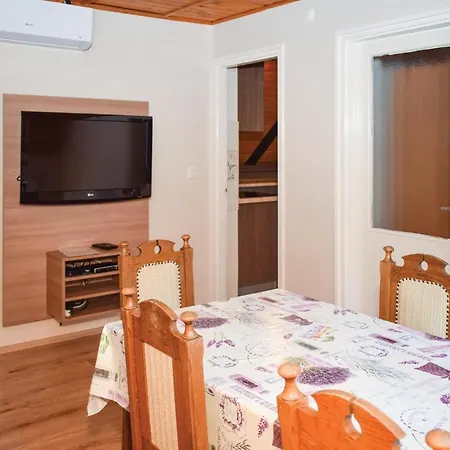 Six-bedroom Holiday In 度假居 Balatonszárszó