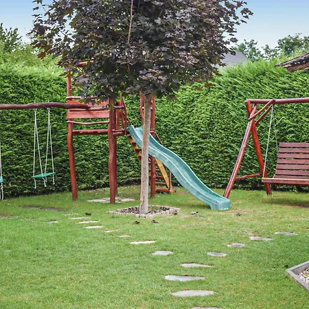Six-bedroom Holiday In Balatonszárszó